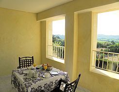 Terrasse chambre "Grand Confort" orientées au sud, face au Luberon